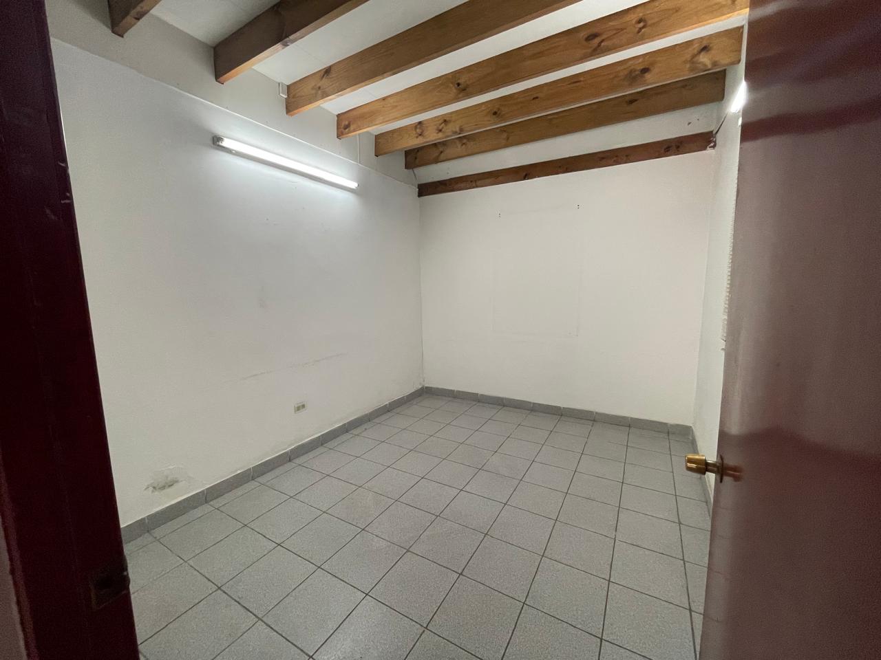 Local comercial en barrio cívico y comercial de La Cisterna