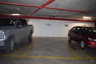 Estacionamiento edificio Parque Oriente
