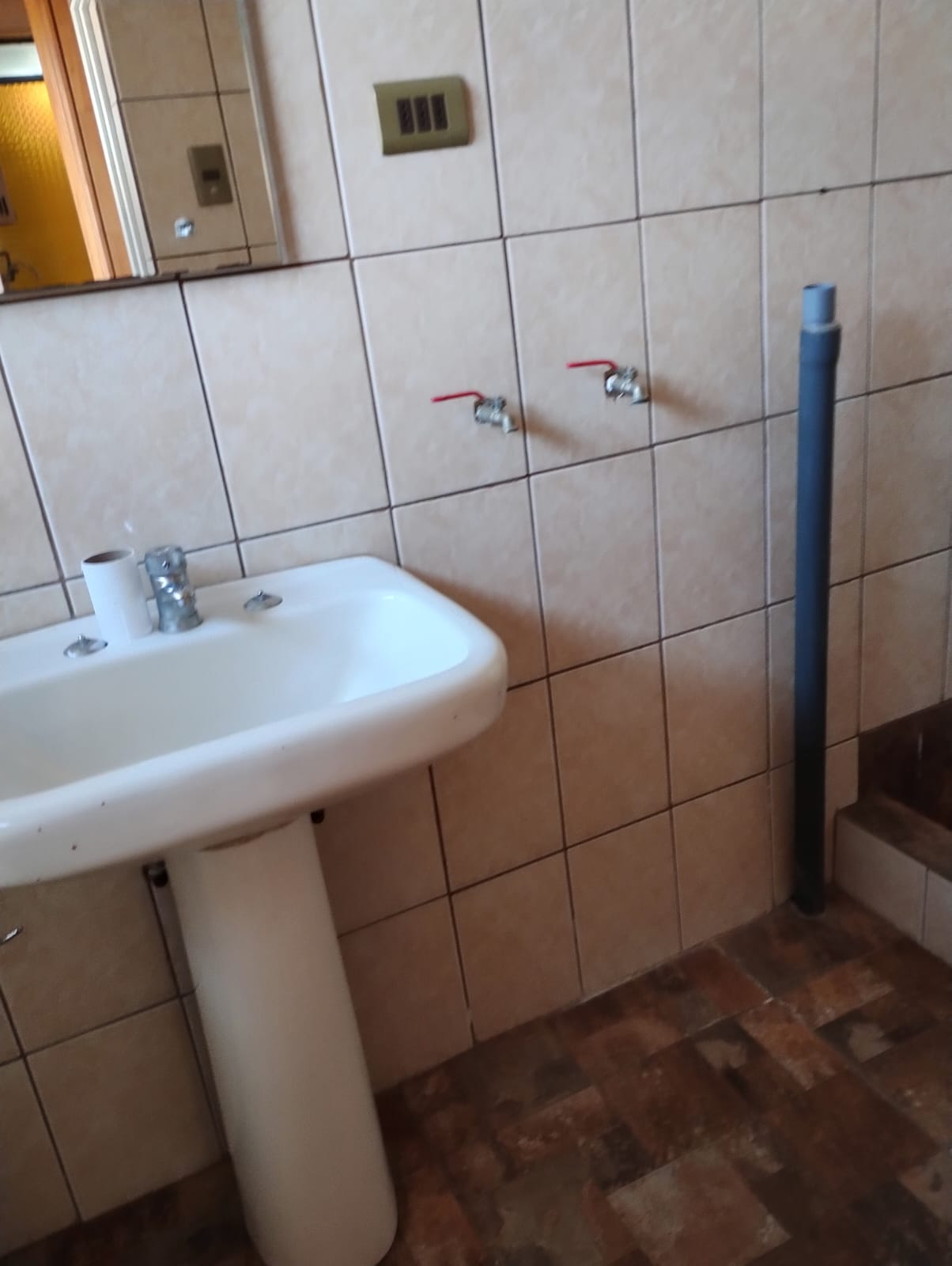 ARRIENDO INMUEBLE UBICADO EN PJE EMBALSE CAREN, A PASOS DEL JUMBO, EASY, INTERSALUD
