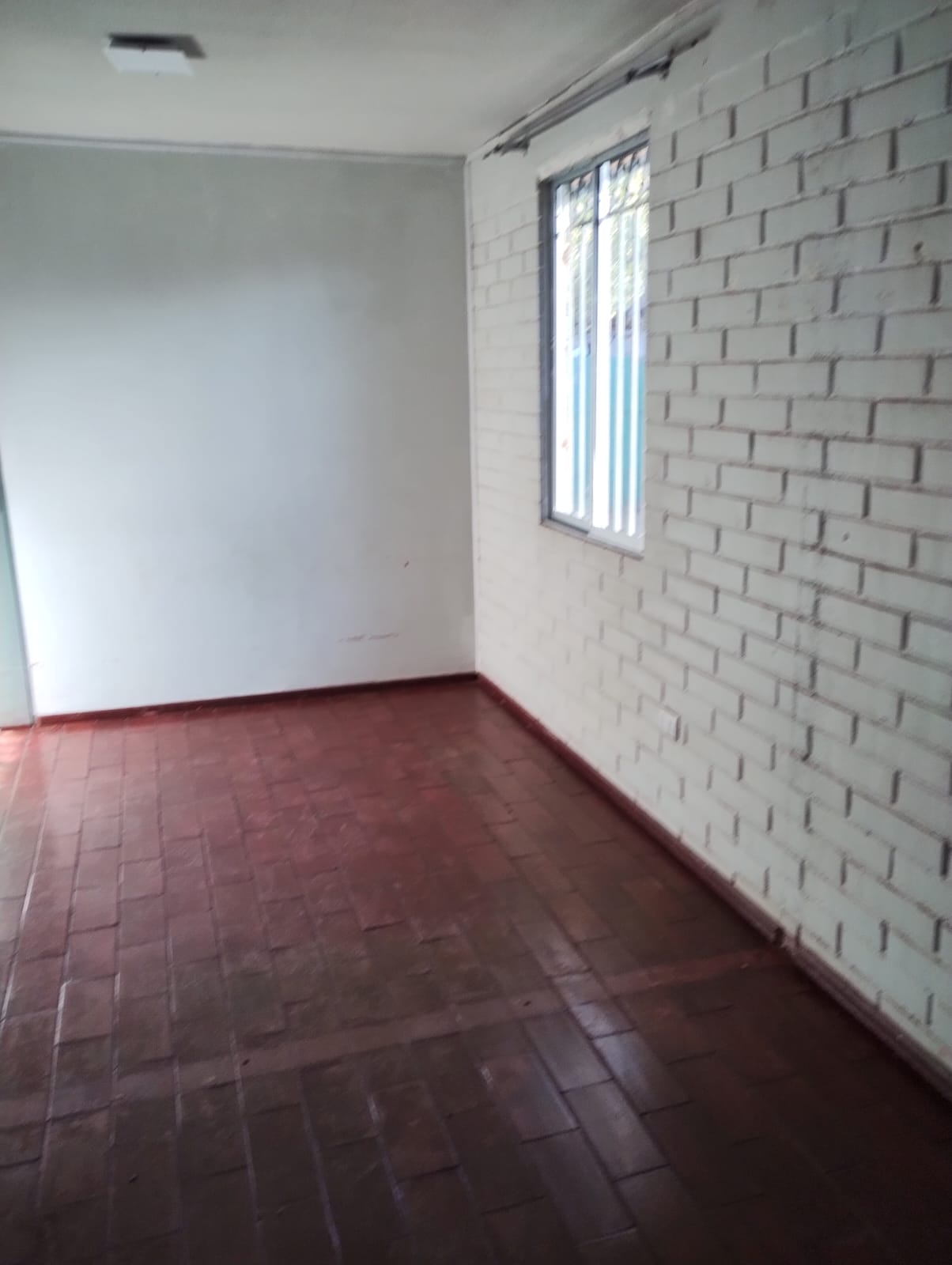 ARRIENDO INMUEBLE UBICADO EN PJE EMBALSE CAREN, A PASOS DEL JUMBO, EASY, INTERSALUD