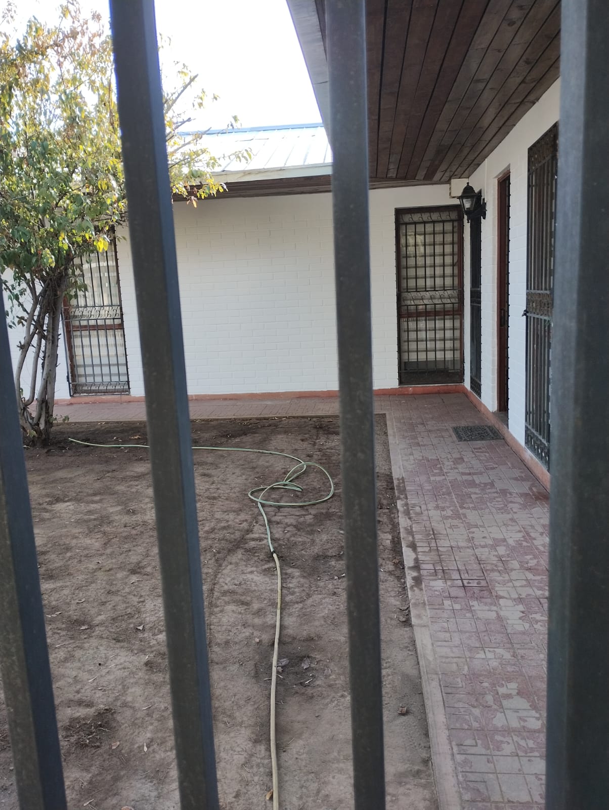 ARRIENDO INMUEBLE UBICADO EN PJE EMBALSE CAREN, A PASOS DEL JUMBO, EASY, INTERSALUD