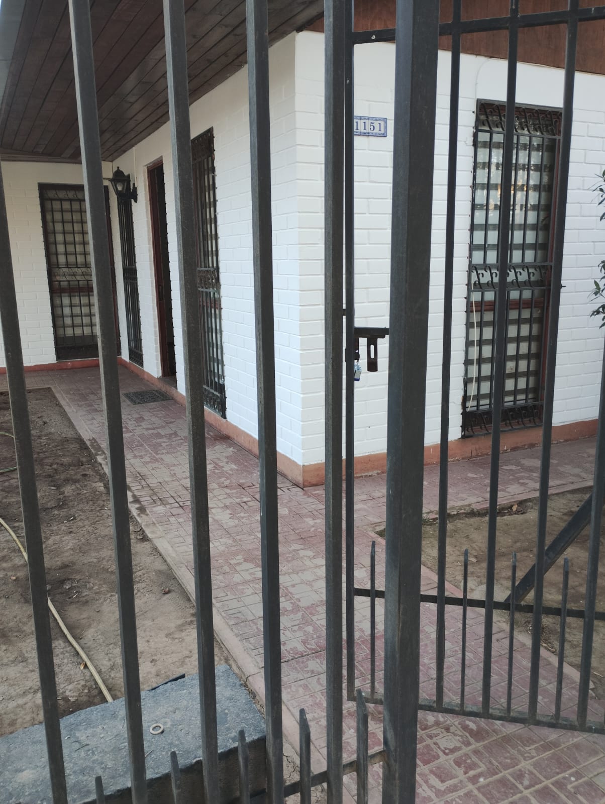 ARRIENDO INMUEBLE UBICADO EN PJE EMBALSE CAREN, A PASOS DEL JUMBO, EASY, INTERSALUD