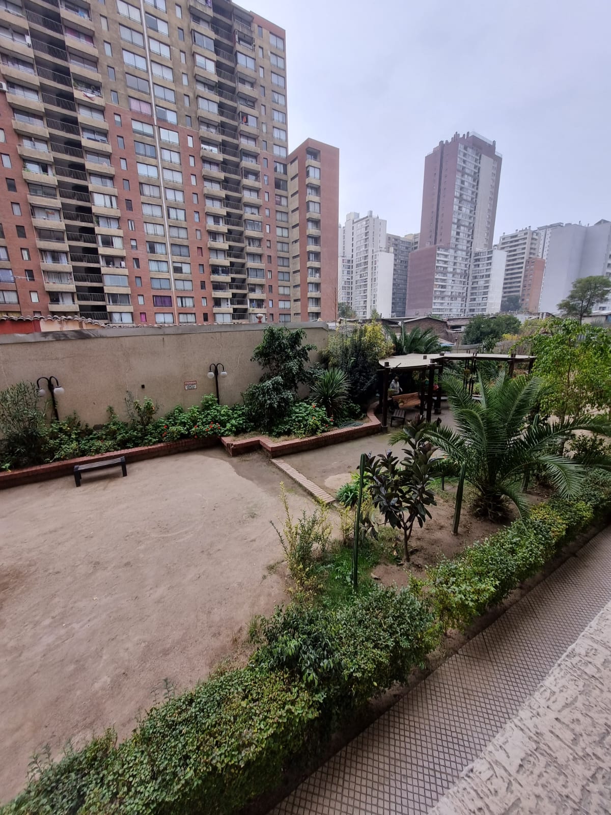 Arriendo excelente ubicación a pasos del metro santa lucía