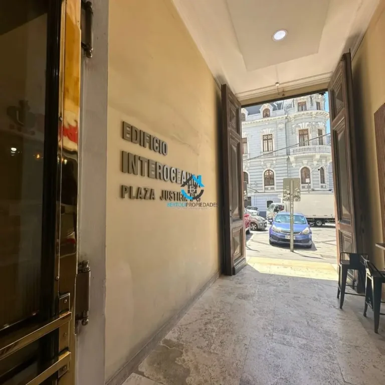 OFICINA EN CENTRO COMERCIAL Y DE JUSTICIA EN VALPARAÍSO