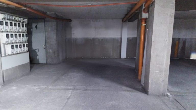 SE ARRIENDA ESTACIONAMIENTO TECHADO METRO SAN MIGUEL