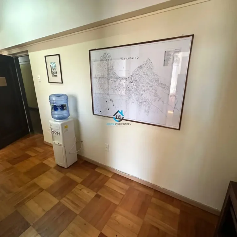 OFICINA EN CENTRO COMERCIAL Y DE JUSTICIA EN VALPARAÍSO
