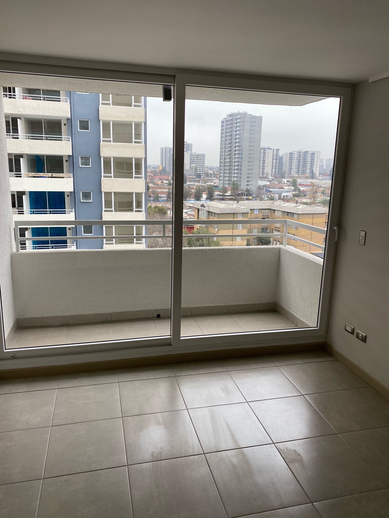 amplio departamento a una cuadra del METRO, orientación sur/oriente olvídate del calor y sol intenso