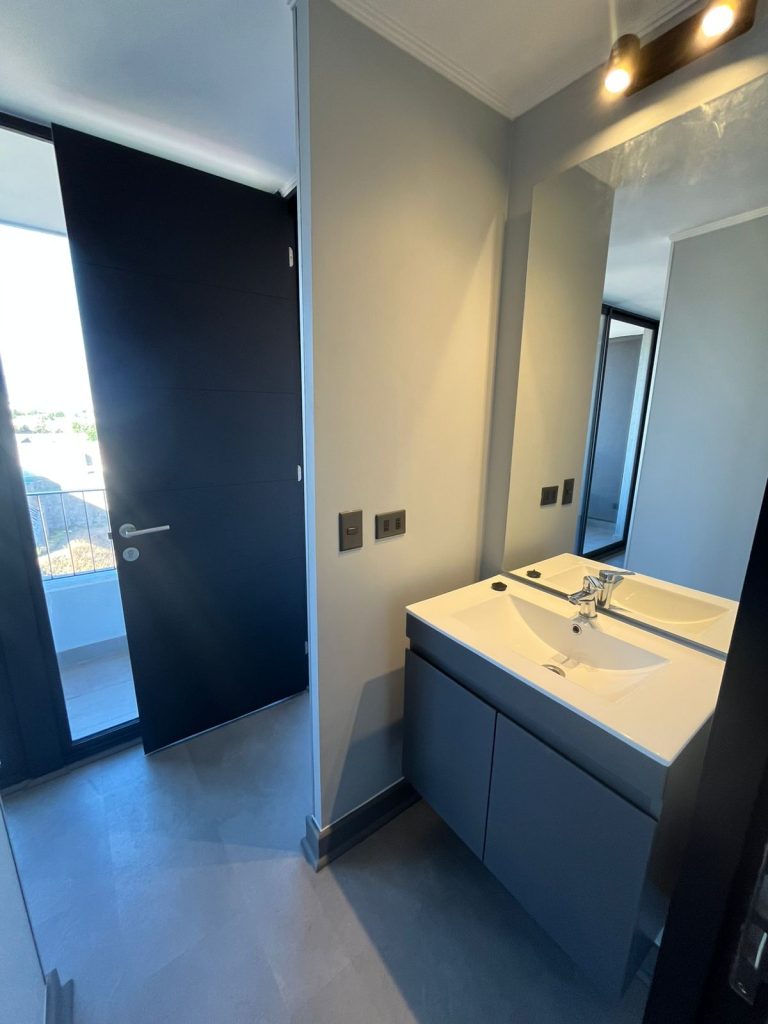 Depto 1 dormitorio 2 baños, sin estacionamiento ni bodega, amplio, nuevo, entrega inmediata