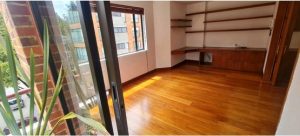 alcoba principal con balcon barrio la calleja bogota