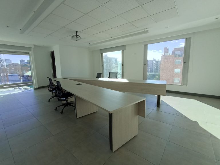Arriendo oficina Chico en centro empresarial
