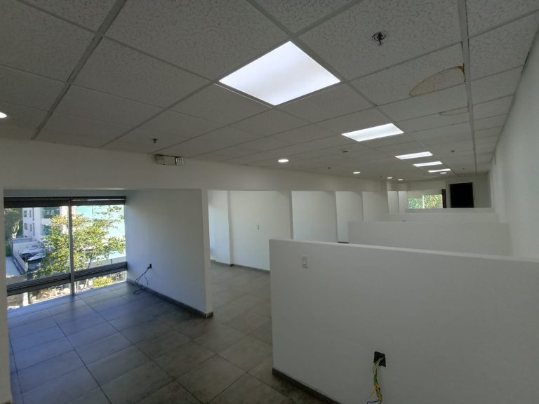 Arriendo oficina Chico en centro empresarial