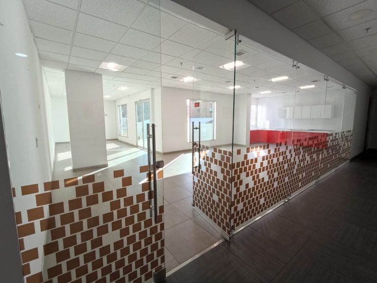 Arriendo oficina Chico en centro empresarial