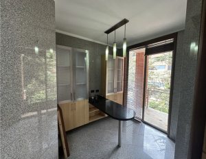 cocina americana con meson barrio chico reservado