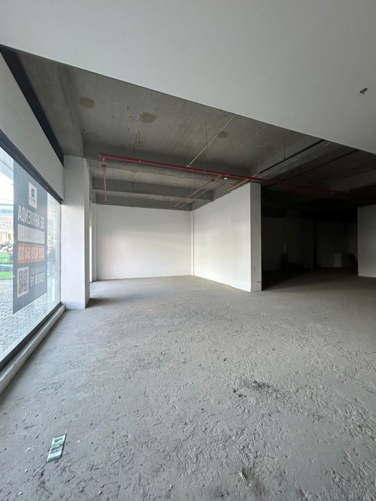 Arriendo local en centro empresarial Ecotek 15