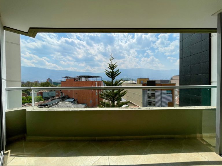 Apartamento en arriendo en Laureles de 104m²