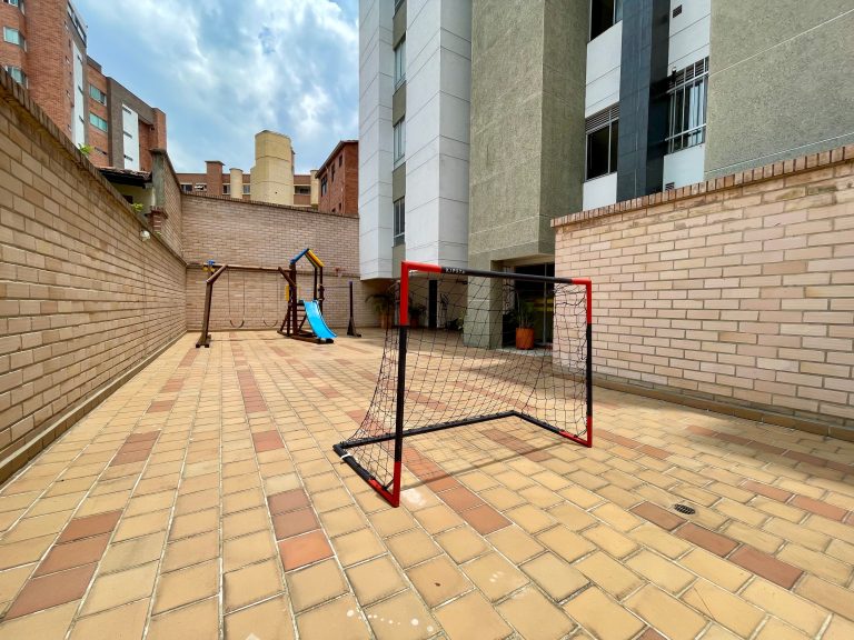 Apartamento en arriendo en Laureles de 104m²