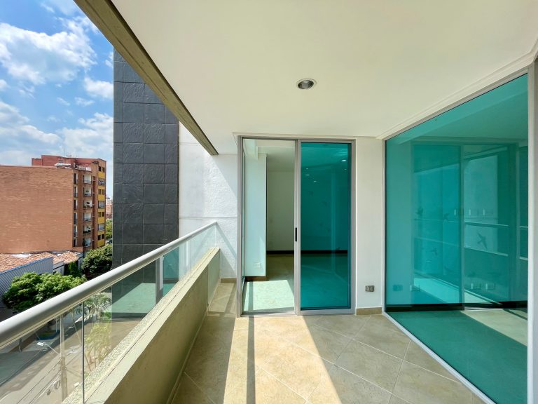 Apartamento en arriendo en Laureles de 104m²