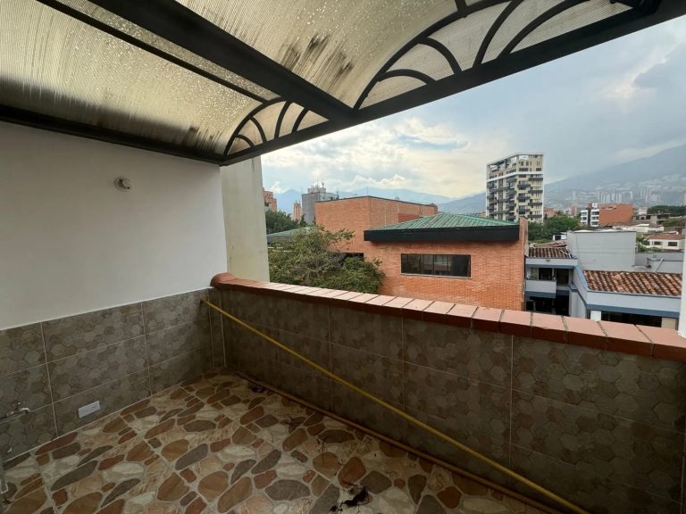 Apartamento dúplex en Arriendo en Laureles 134m²