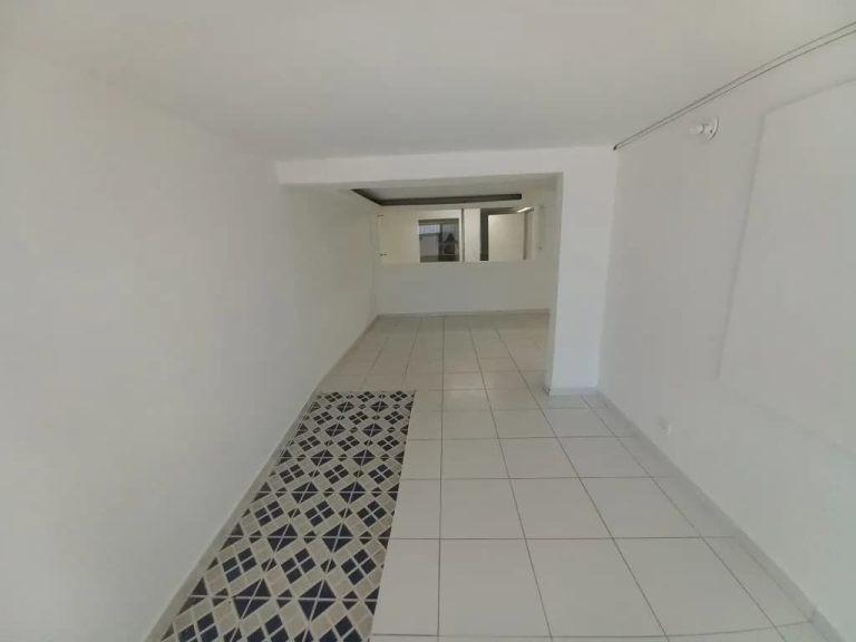 Casa de dos pisos en arriendo en barrio La Francia