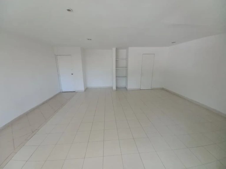 Casa de dos pisos en arriendo en barrio La Francia