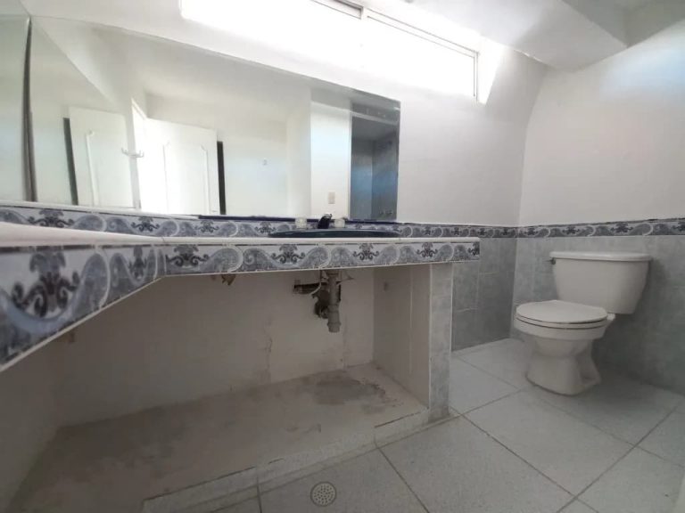 Casa de dos pisos en arriendo en barrio La Francia