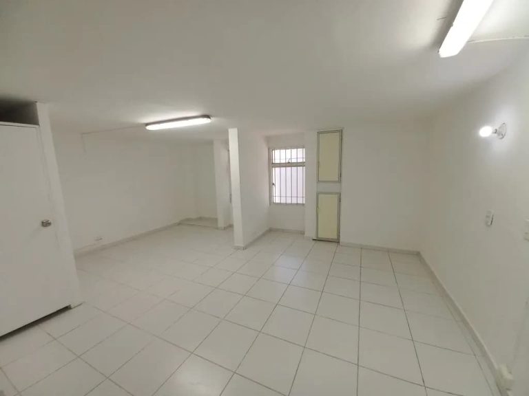Casa de dos pisos en arriendo en barrio La Francia
