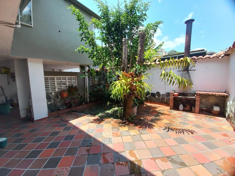 Casa en arriendo en barrio Santa Helena