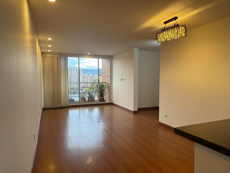 Moderno apartamento en arriendo en Cedritos piso 10
