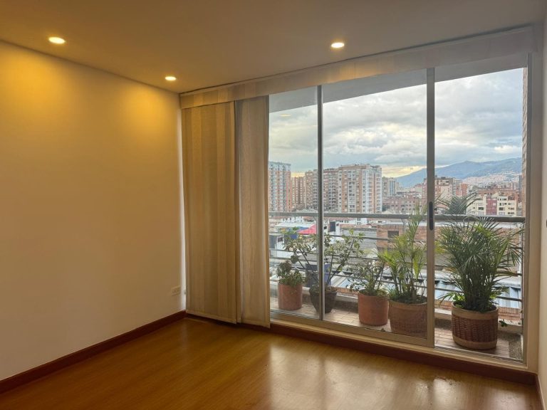 Moderno apartamento en arriendo en Cedritos piso 10