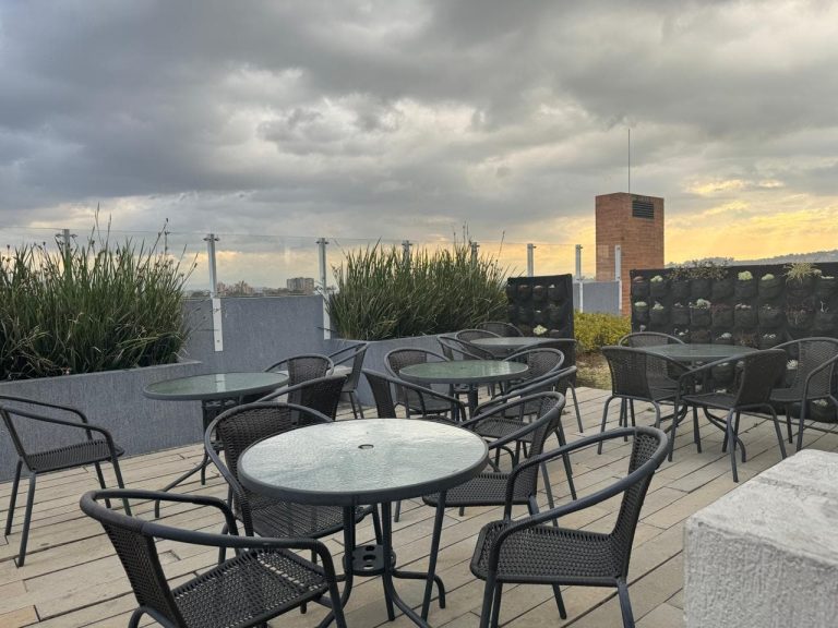 Moderno apartamento en arriendo en Cedritos piso 10