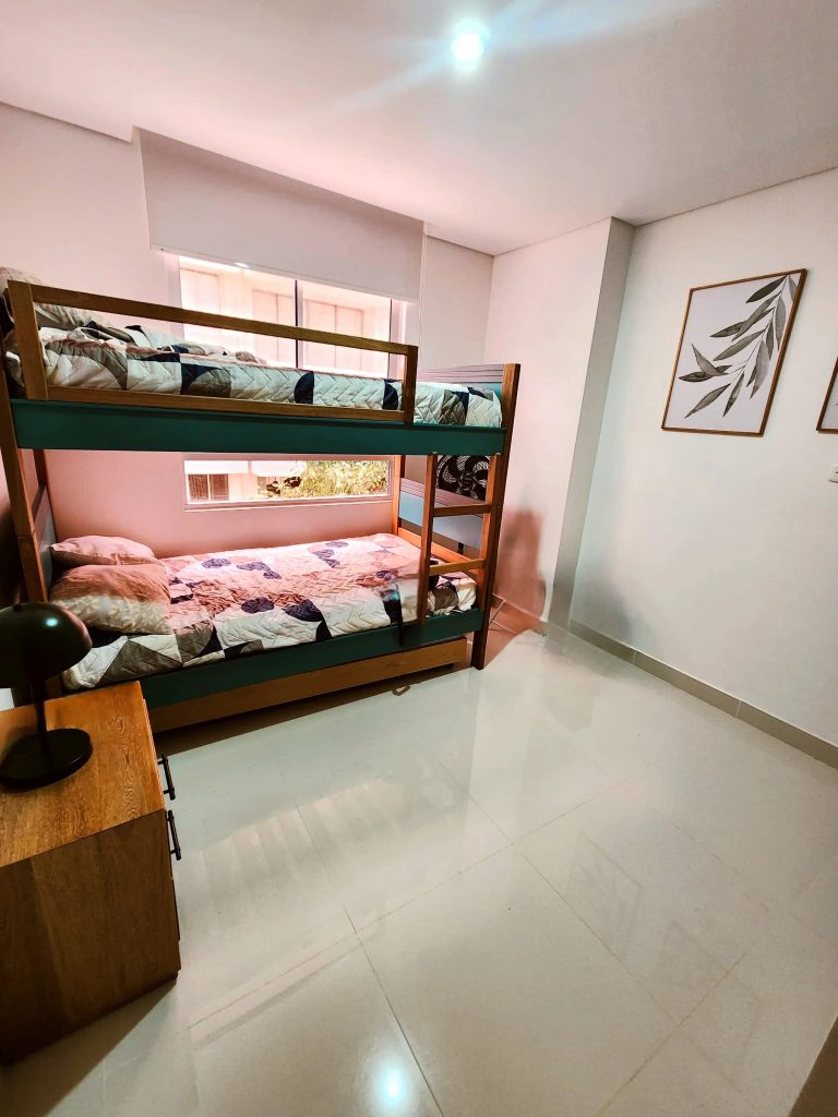 Apartamento amoblado en arriendo en Serena del Mar 110m²