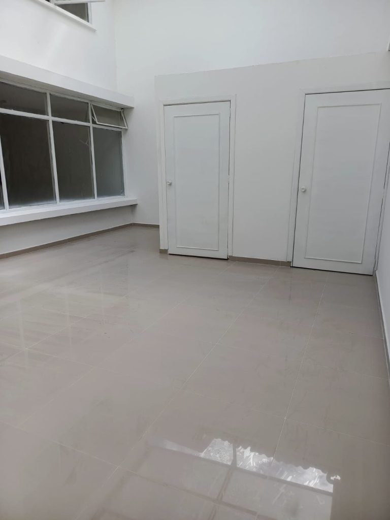 Casa con local en arriendo en La Cuarenta