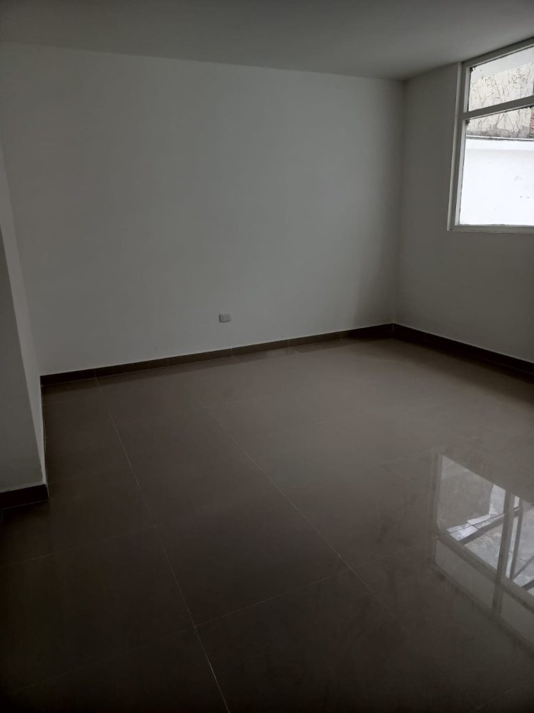 Casa con local en arriendo en La Cuarenta