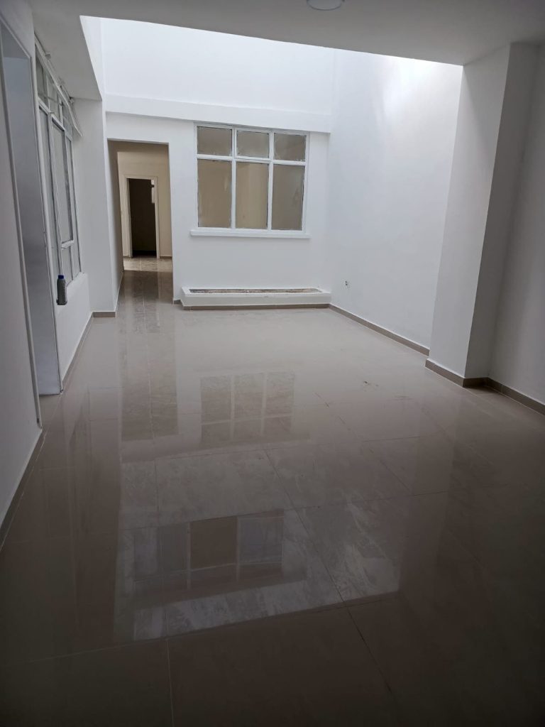 Casa con local en arriendo en La Cuarenta