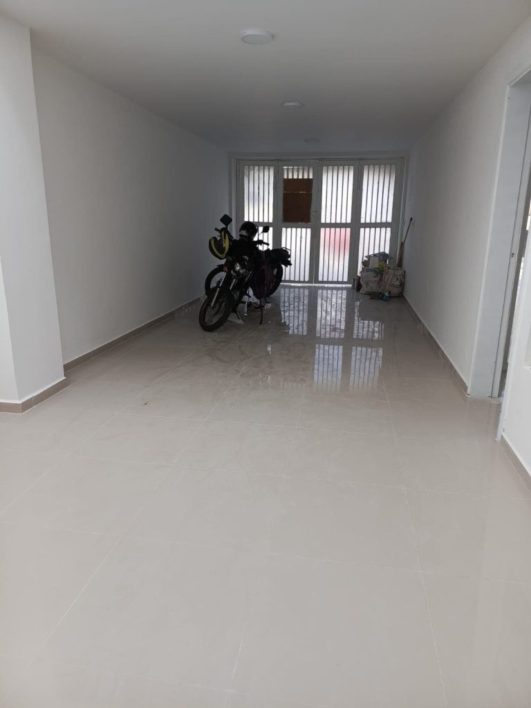 Casa con local en arriendo en La Cuarenta