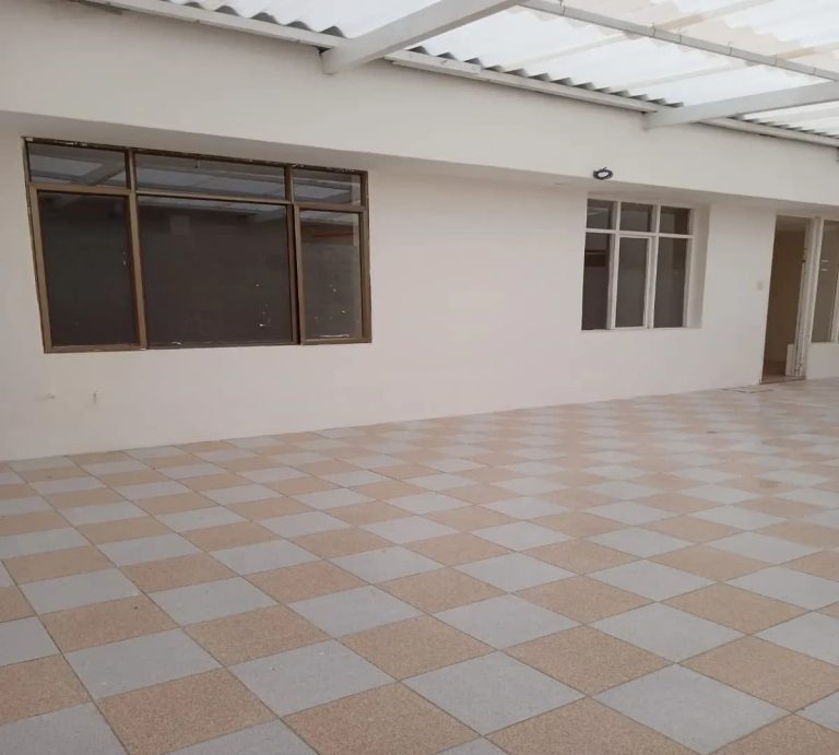 Casa de dos niveles en arriendo en San Ignacio