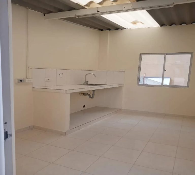 Casa de dos niveles en arriendo en San Ignacio