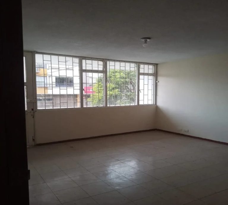 Casa de dos niveles en arriendo en San Ignacio