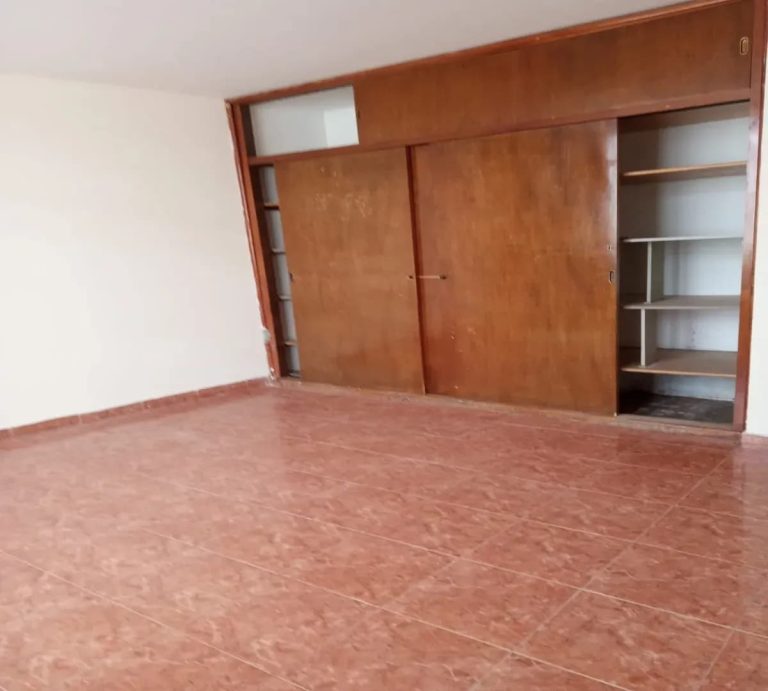 Casa de dos niveles en arriendo en San Ignacio