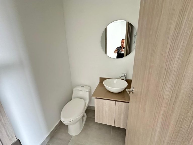 Bello apartamento remodelado en arriendo en el Caimo
