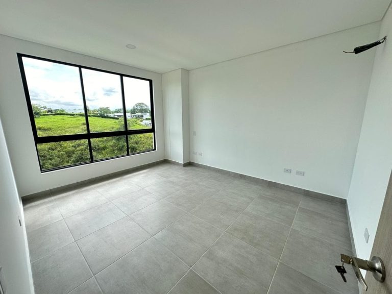 Bello apartamento remodelado en arriendo en el Caimo
