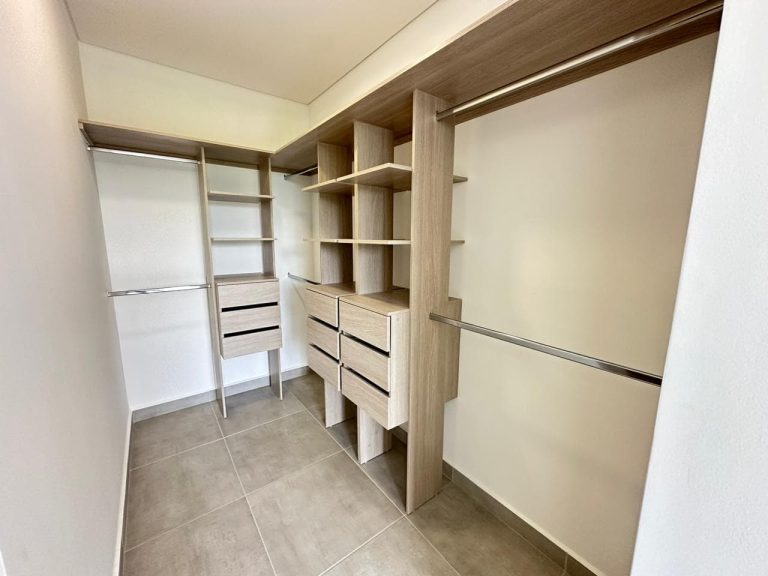 Bello apartamento remodelado en arriendo en el Caimo