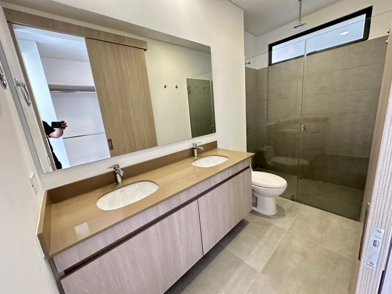 Bello apartamento remodelado en arriendo en el Caimo