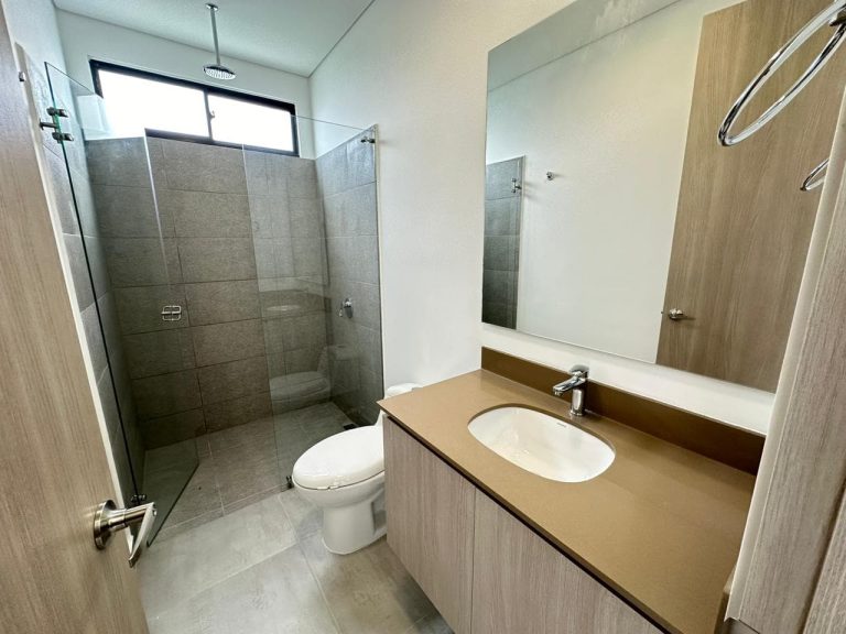 Bello apartamento remodelado en arriendo en el Caimo