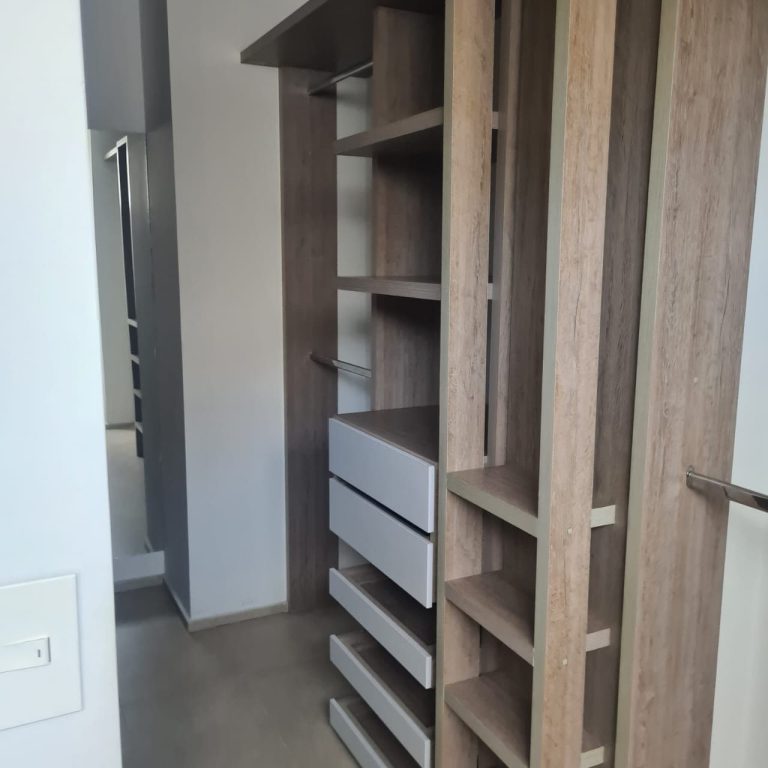 Hermosa casa de dos pisos en arriendo en Cerritos