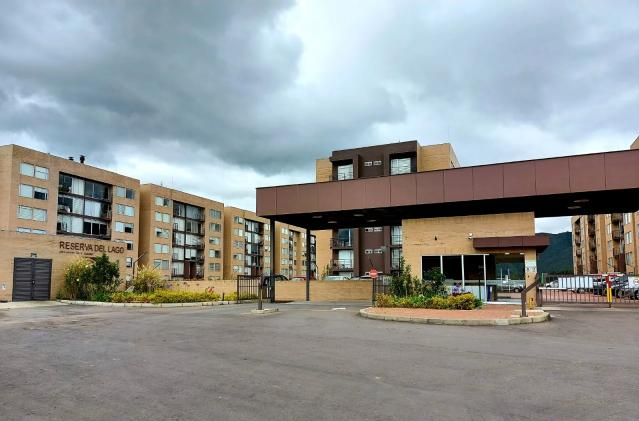 CONDOMINIO EL CARRETON, 633 m2 lote, 350 M2 construidos, AMOBLADA