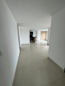 Se arrienda apartamento en Pinares 6