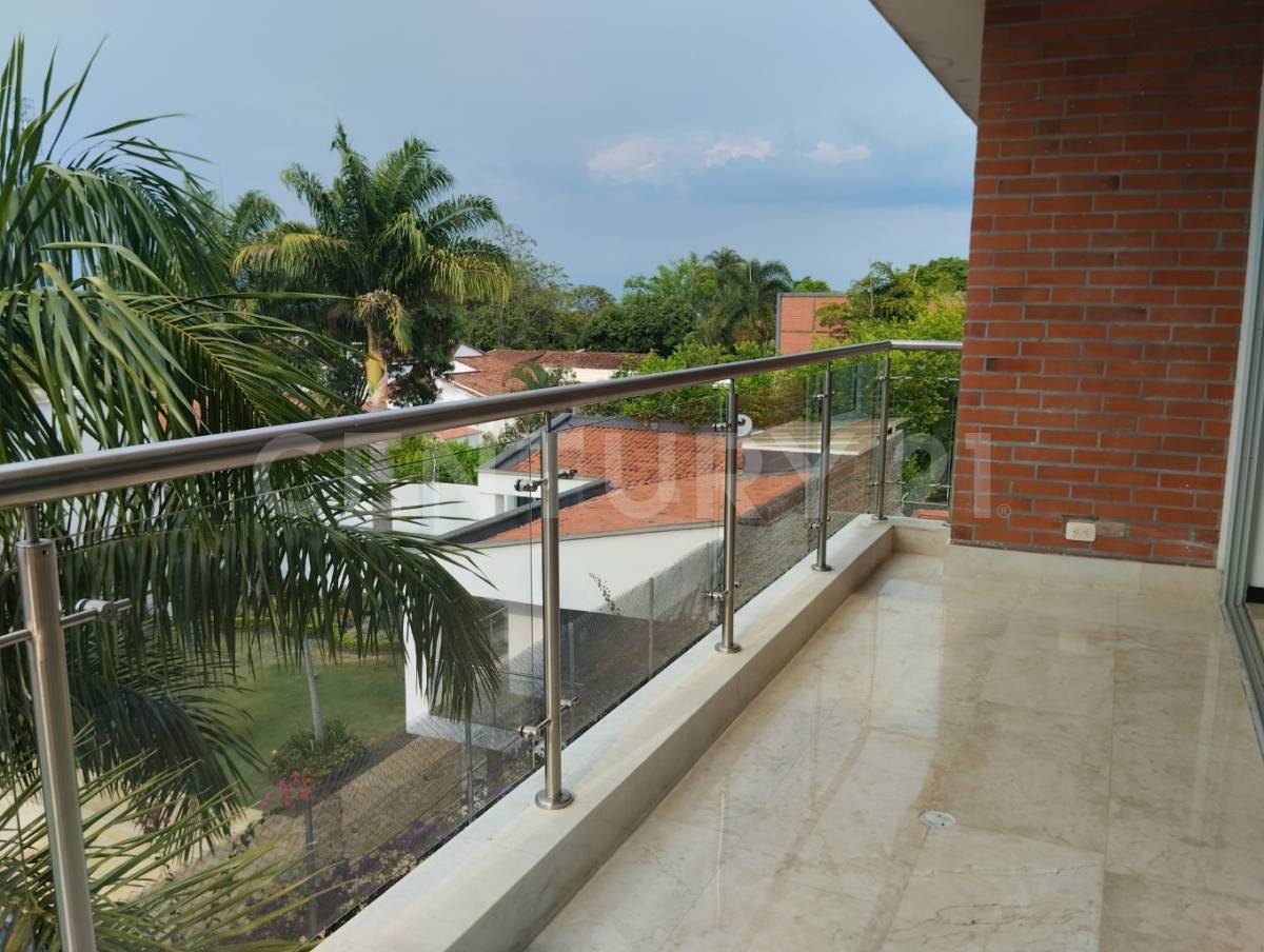 Arriendo Amplio Apartamento Lote en Cali la Floresta 260m²