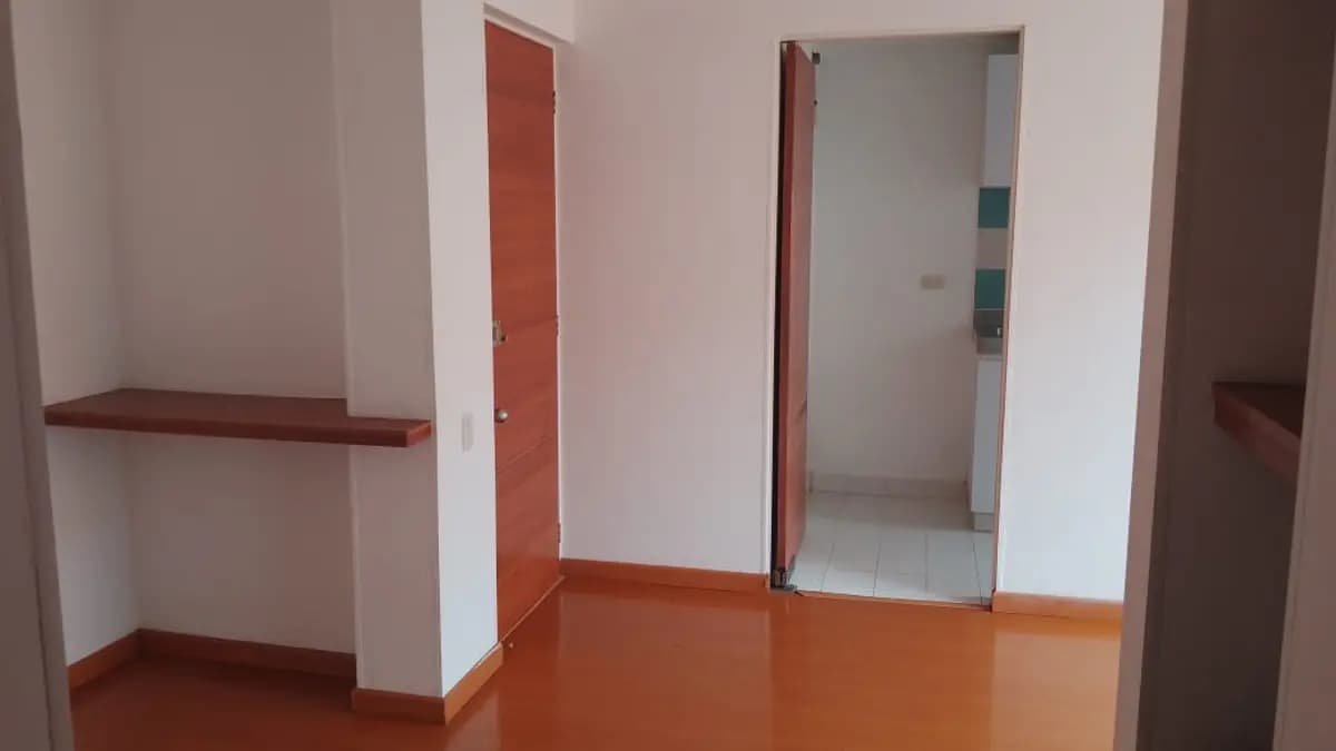 Apartamento en arriendo en barrio Mirandela 1 Apartamento en arriendo en barrio Mirandela1