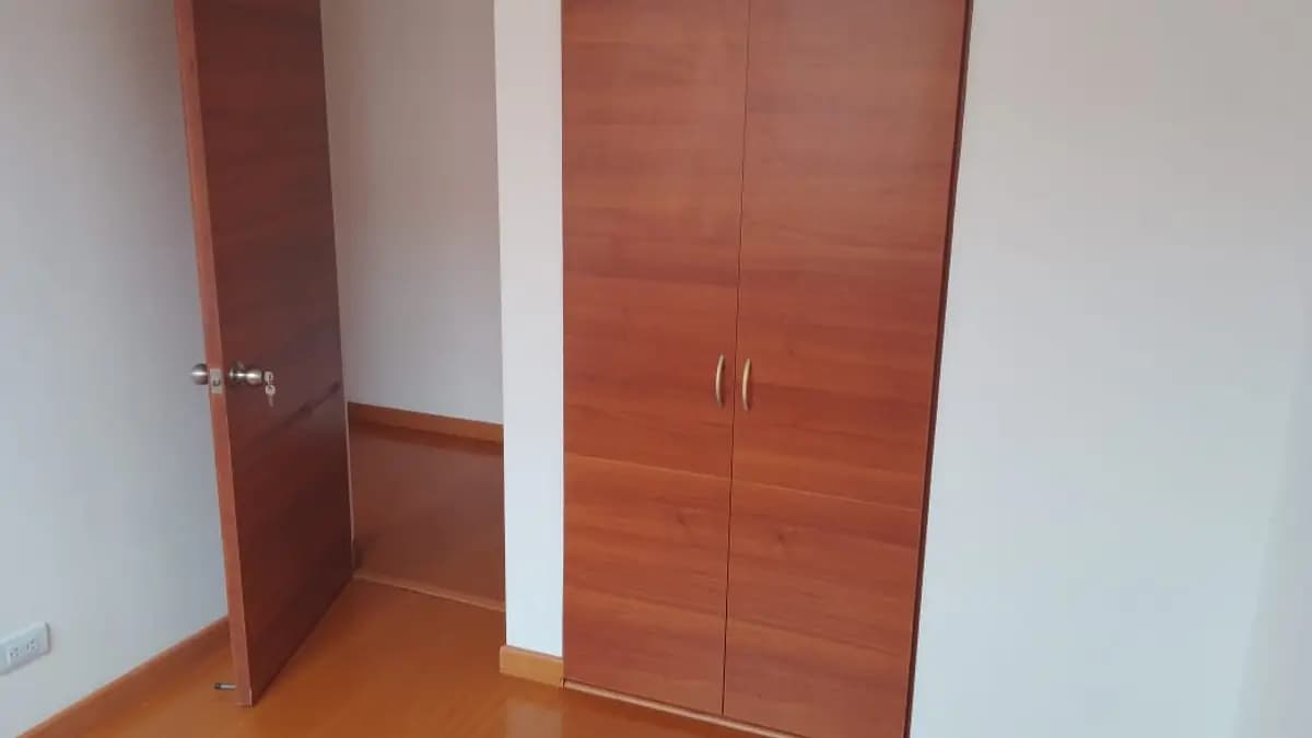 Apartamento en arriendo en barrio Mirandela 5 Apartamento en arriendo en barrio Mirandela5